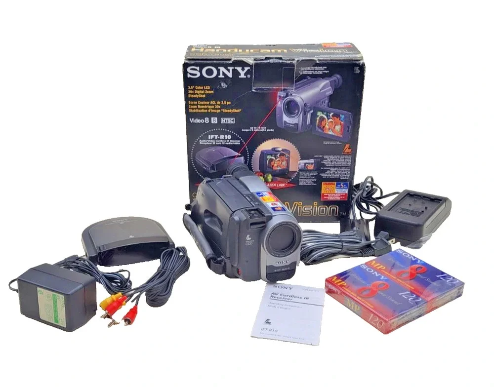 Sony CCD-TRV52 Video8 Handycam Camcorder 3.5 LCD 30x Zoom Powers On w/ Box